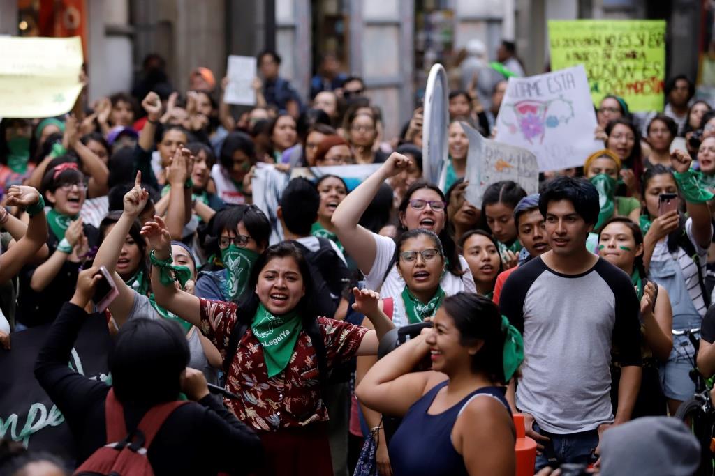 Manifestación de poblanas en solidaridad con la marea verde Argentina (Agencia Enfoque)