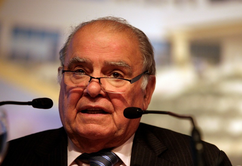 El secretario general iberoamericano Enrique Iglesias durante una conferencia en Punta del Este, Uruguay. (Reuters)