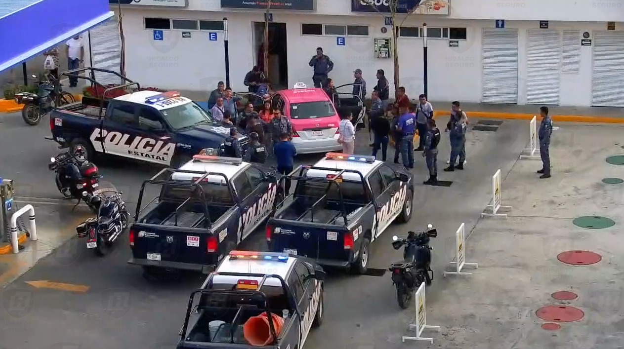 Con videovigilancia y operativo policial, cuatro individuos asegurados con presuntos billetes apócrifos. (Cortesía)