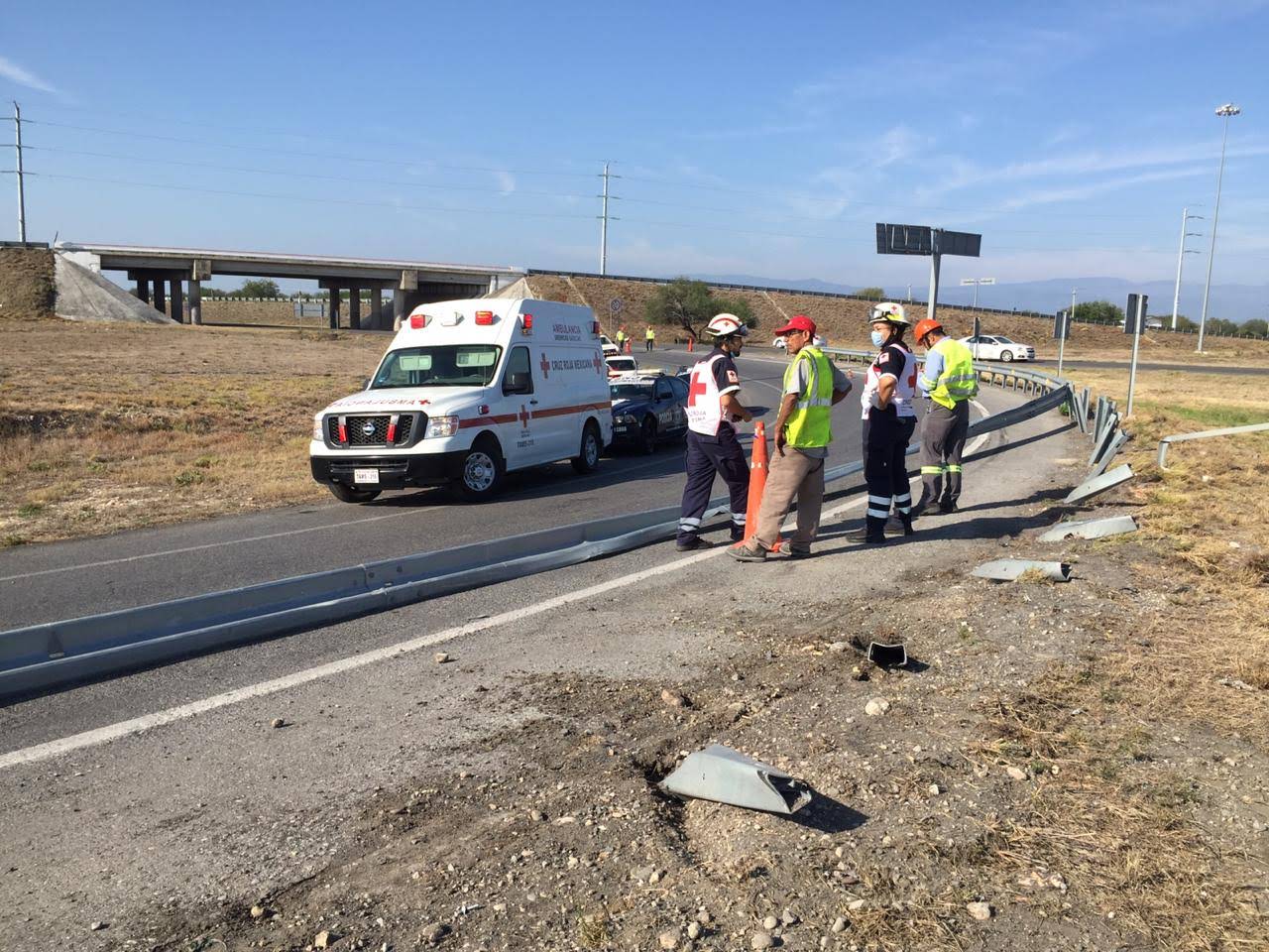 Volcadura de tráiler en la carretera Victoria-Zaragoza (Foto/ESPECIAL)