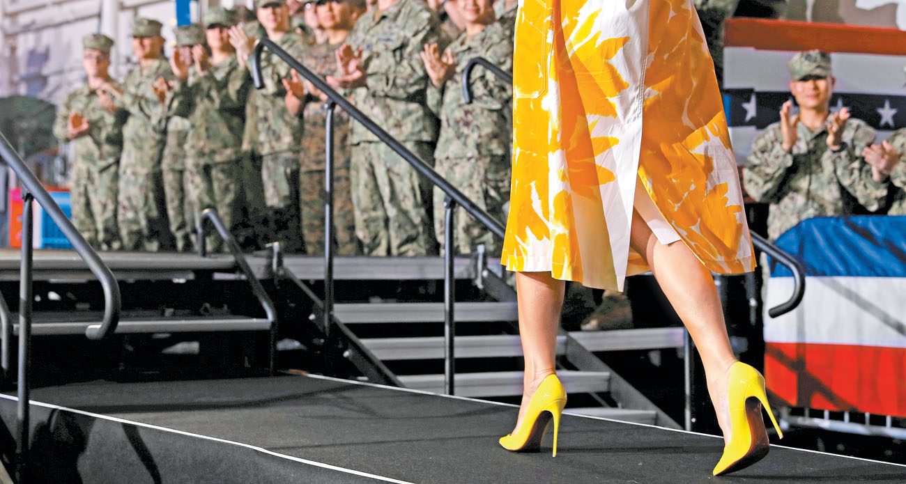 La primera dama, Melania, estuvo presente en la ceremonia a bordo del ‘USS Wasp’. (Reuters)
