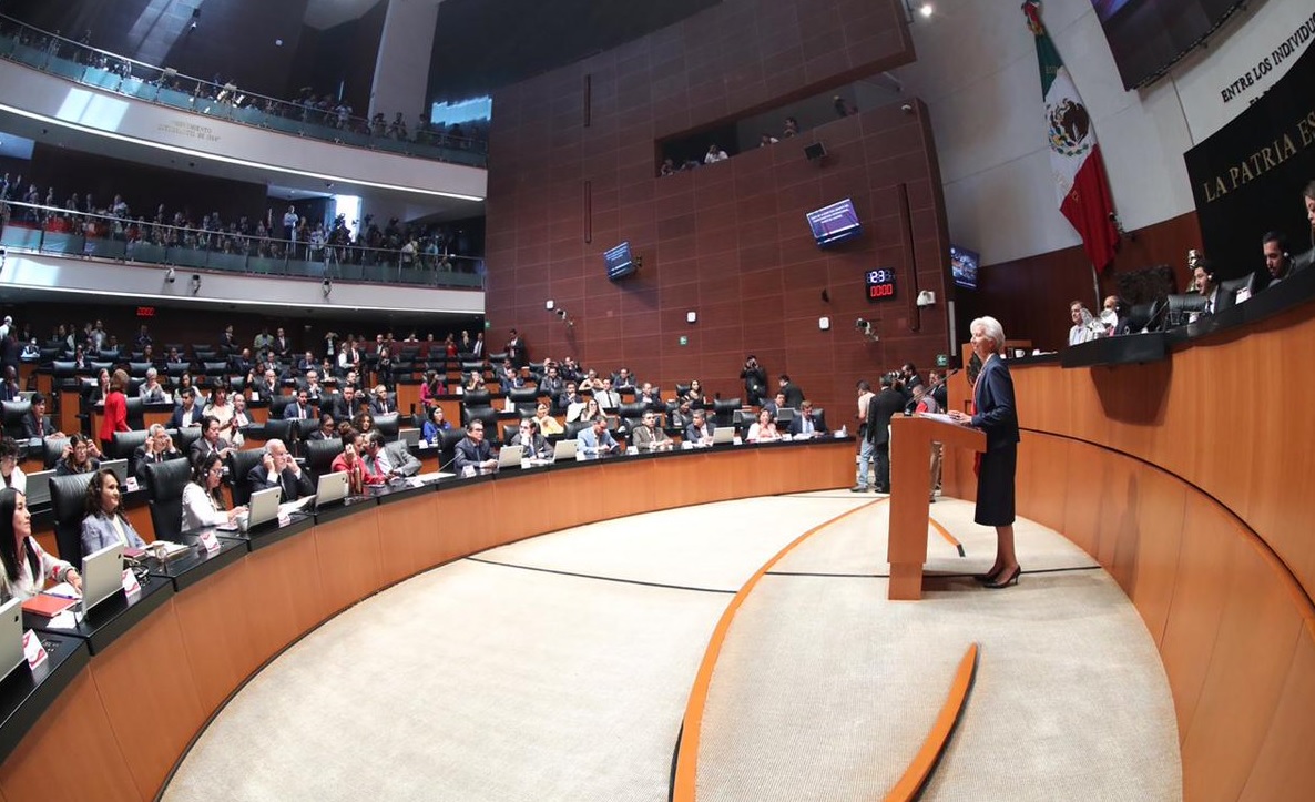 Un mayor grado de igualdad puede contribuir a reforzar el crecimiento económico, agregó Lagarde (@FMInoticias)