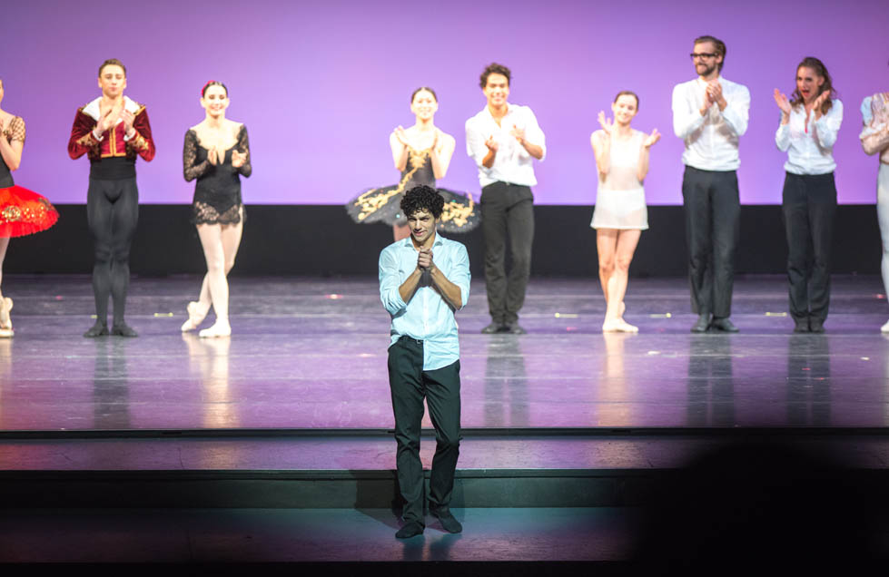 El bailarín Isaac Hernández, al frente (Cortesía).