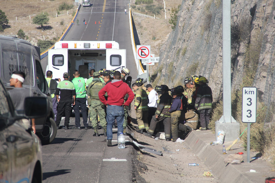 Los heridos fueron trasladados a un hospital en la ciudad de Durango. (Gilberto Lastra)