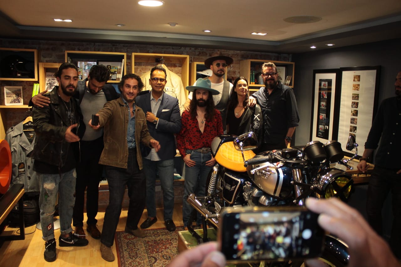 Jay de la Cueva y otros artistas acuden a la presentación de Mido (Alfonso Manzano)
