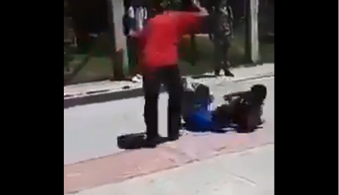 La pelea fue detenida por un profesor. (Especial)