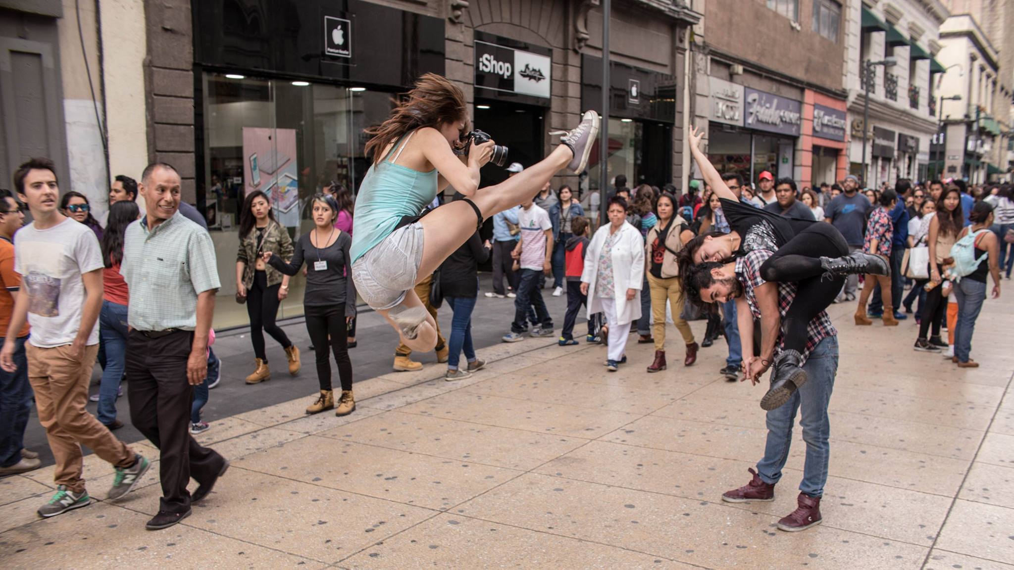 Las coreografías toman la calle de la mano del coreógrafo y bailarín  Vicente Silva Sanjinés (Foto. MxCitcy)