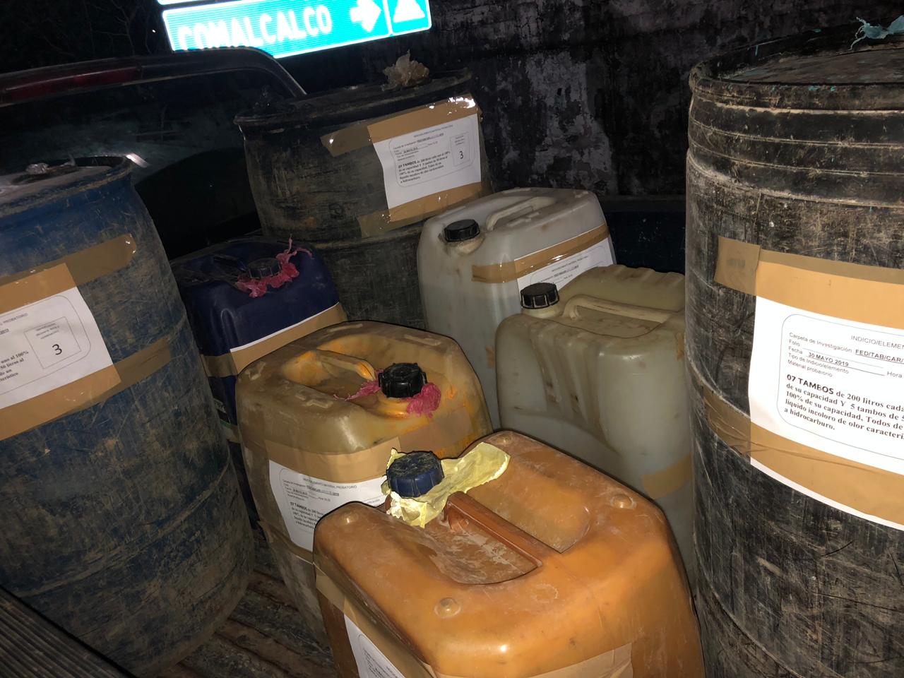La Secretaría de Marina aseguró más de mil litros de gasolina. (Especial)