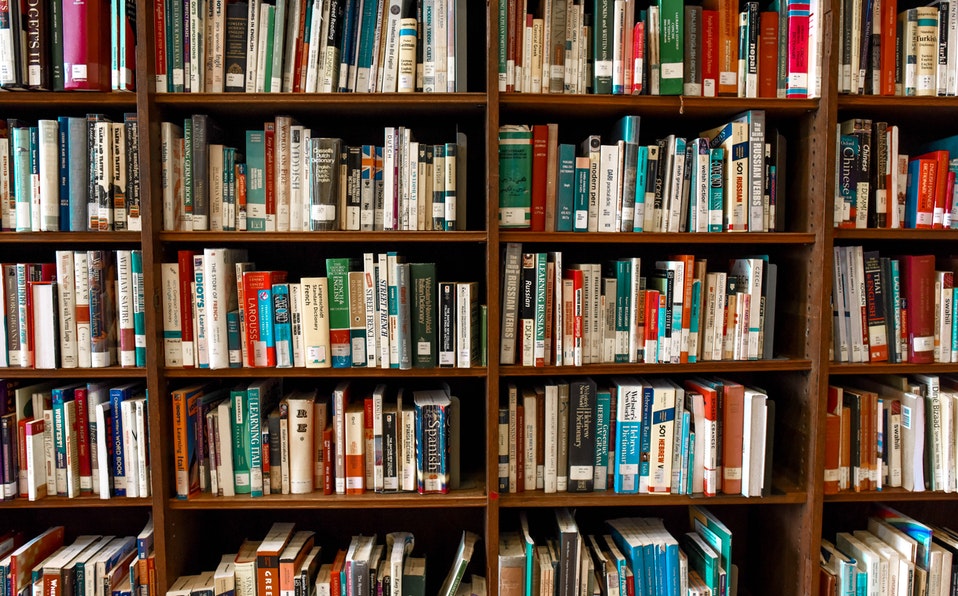 Los booktubers buscan fomentar la lectura e intercambiar puntos de vista sobre libros que recomiendan. (Cortesía Pexels)