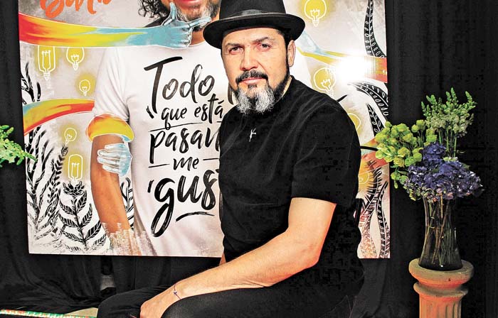 El compositor chiapaneco afirma que diario escribe sus sentimientos. Édgar Negrete