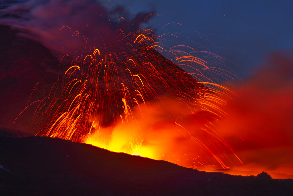 La erupción anterior fue en diciembre, a raíz de un terremoto. ap