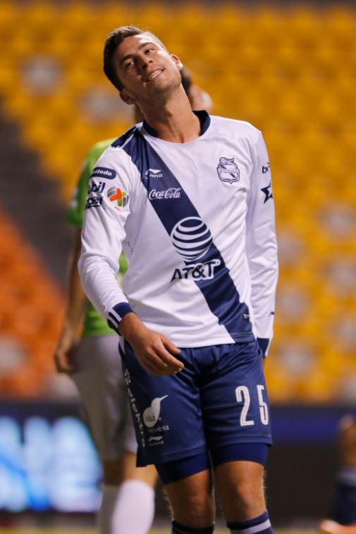 Santiago Ormeño jugando con Puebla