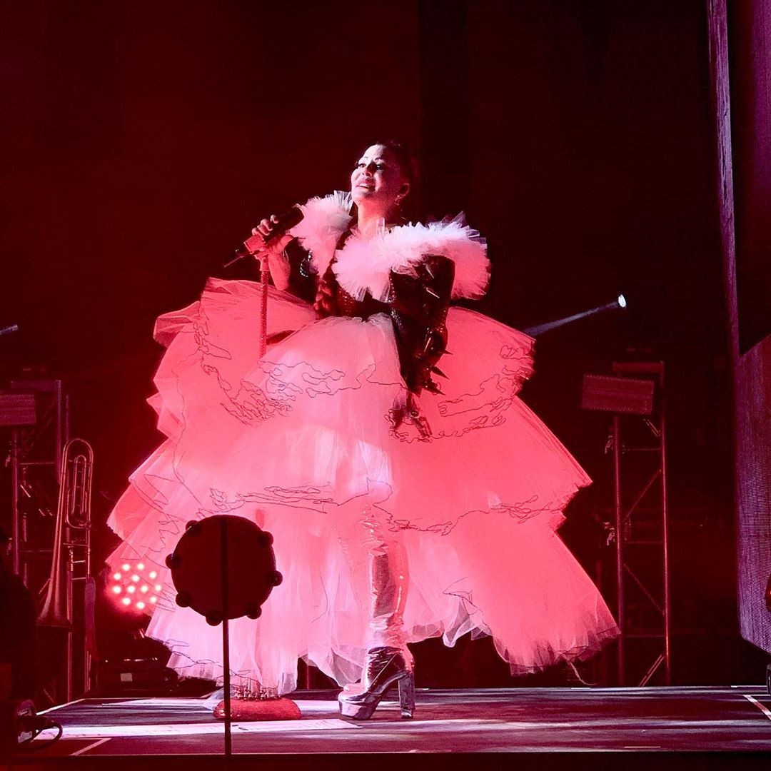 Alejandra Guzmán llora en concierto por Frida Sofía (Instagram).