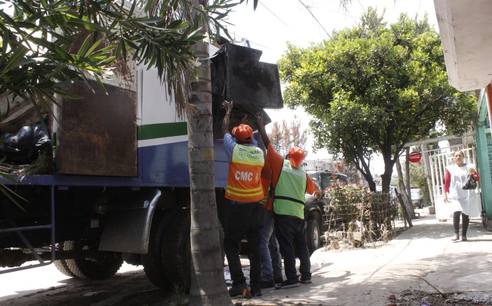 En algunos casos además de basura y cacharros, se extraen escombros