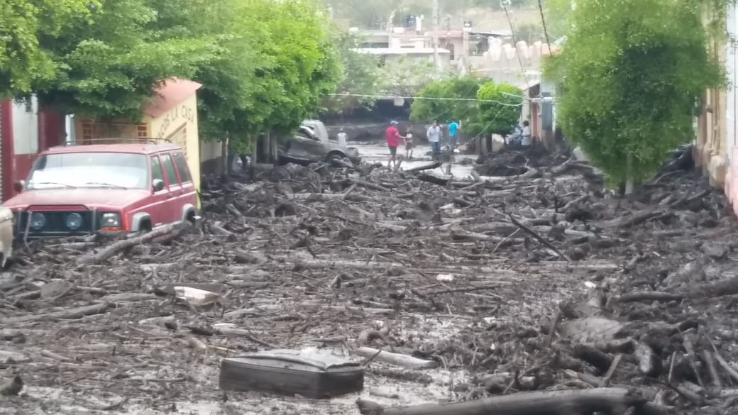 En el municipio de San Gabriel  se desbordó un río. (Tomada de @PCJalisco)