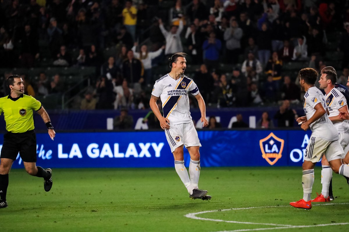 Zlatan celebrando su gol con el Galaxy (MLS)