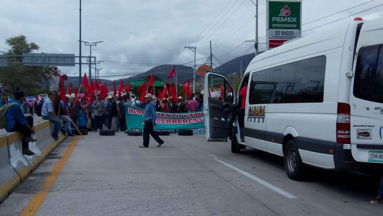 Los manifestantes pertenecen a siete agrupaciones agriolas. (Rogelio Agustín)