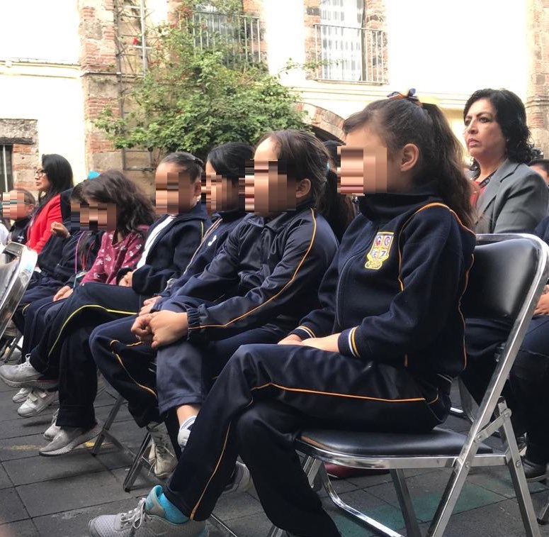 Uniforme neutro en CdMx.