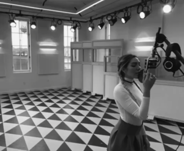 Frida Sofía se lanza como cantante