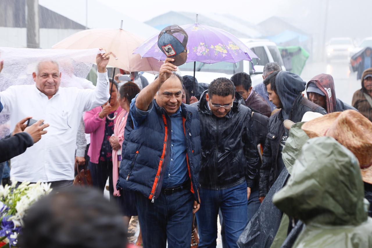 Héctor Astudillo encabezó la entrega de fertilizante en Guerrero. (Especial)