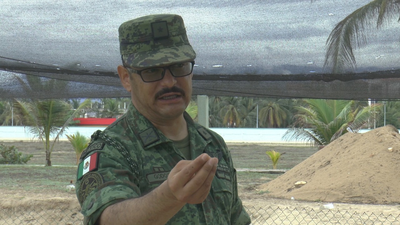 Los mandos militares recolectan huevos y liberan a las crías después. (Javier Trujillo)