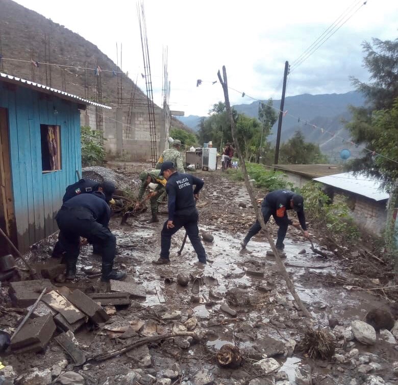 Autoridades trabajan en la zona para limpiar la zona. (Protección Civil)