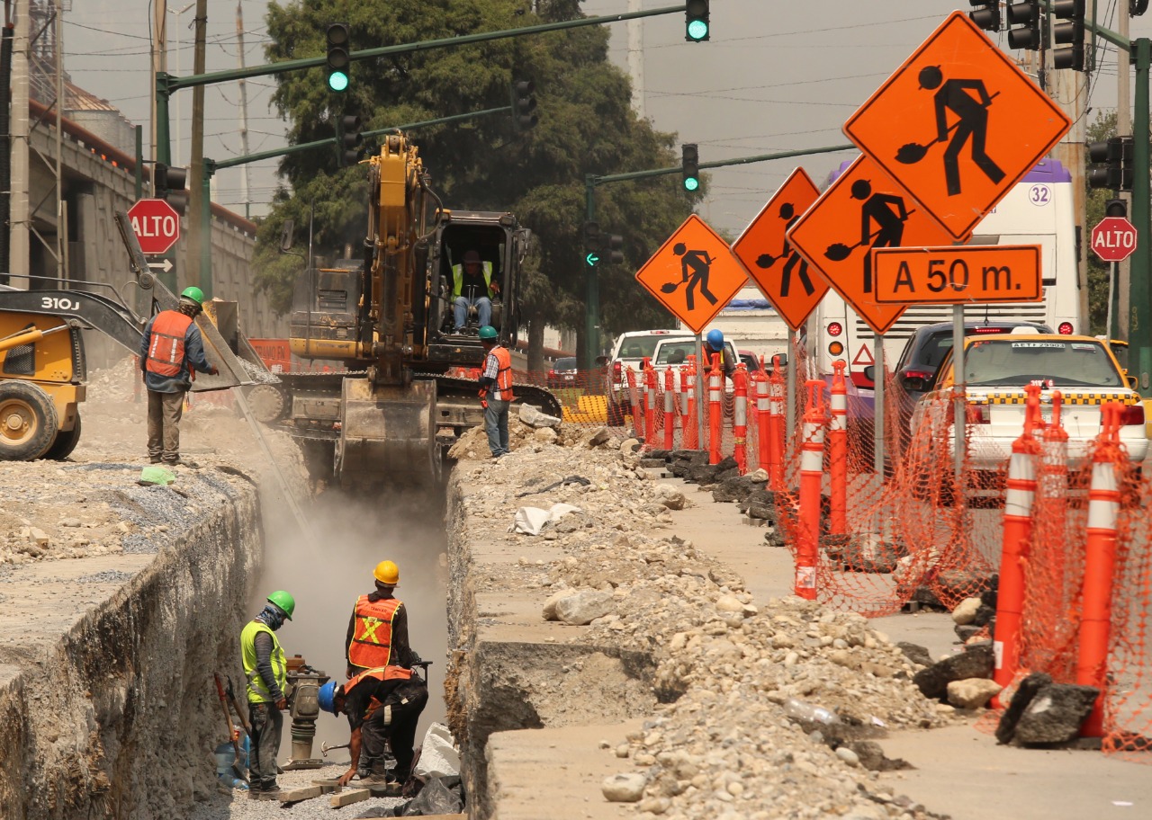 Ahora las empresas tendrán que humedecer las zonas de construcción. Foto: Roberto Alanís