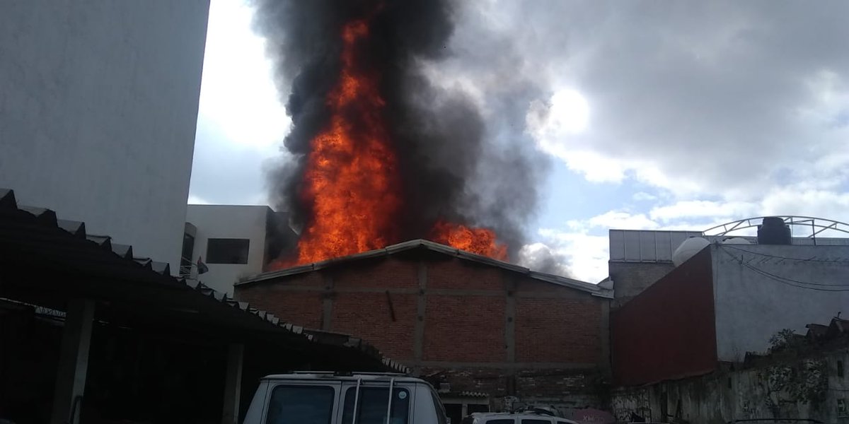 Fuego en la colonia Portales Sur (@SGIRPC_CDMX)