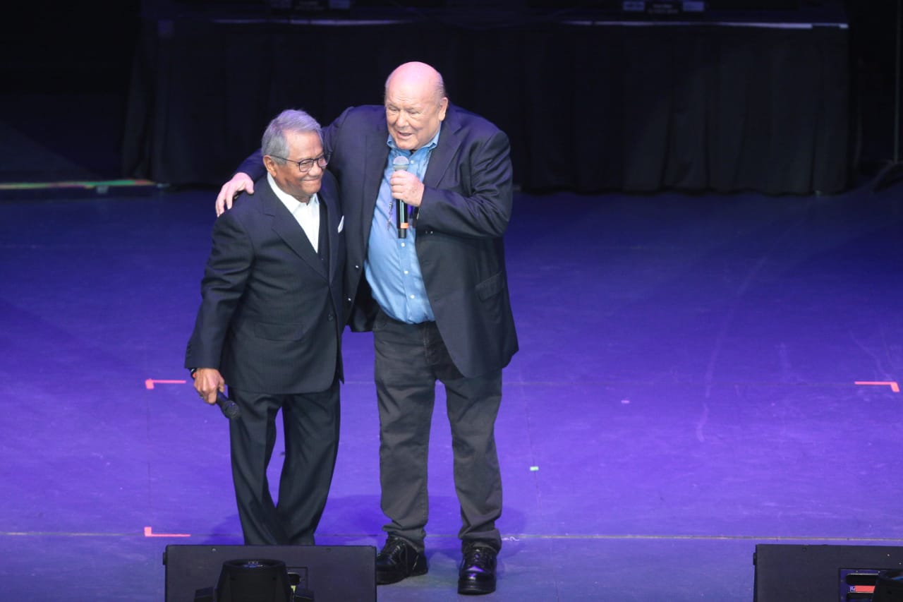 Leo Dan y Armando Manzanero juntos en el Auditorio (Alfonso Manzano).