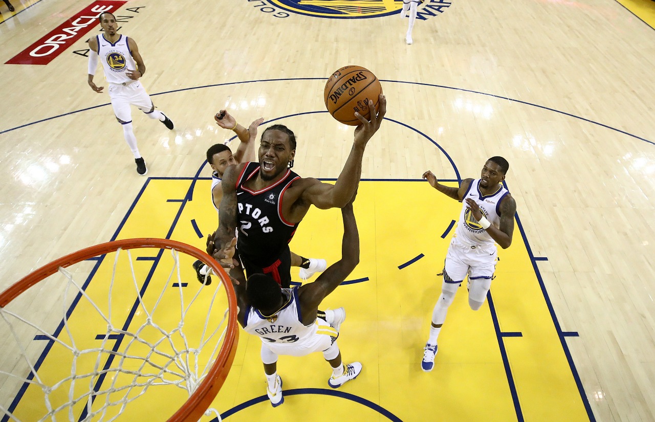 Los Raptors se adelantan en las Finales de la NBA 2019 (AP)