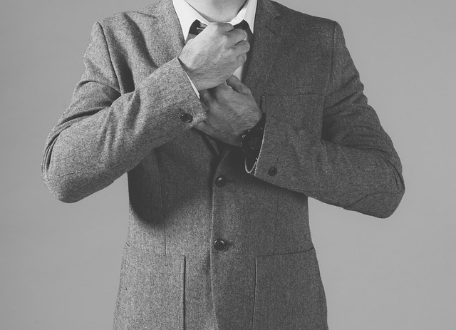 La corbata es asociada al poder y la elegancia, pero su uso puede ser diverso. Foto: Pixabay