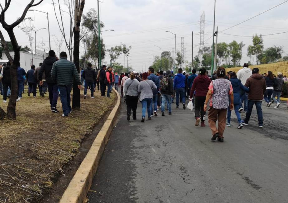 Los comerciantes bloquean de manera intermitente la Calzada Ermita. | Jorge Becerril