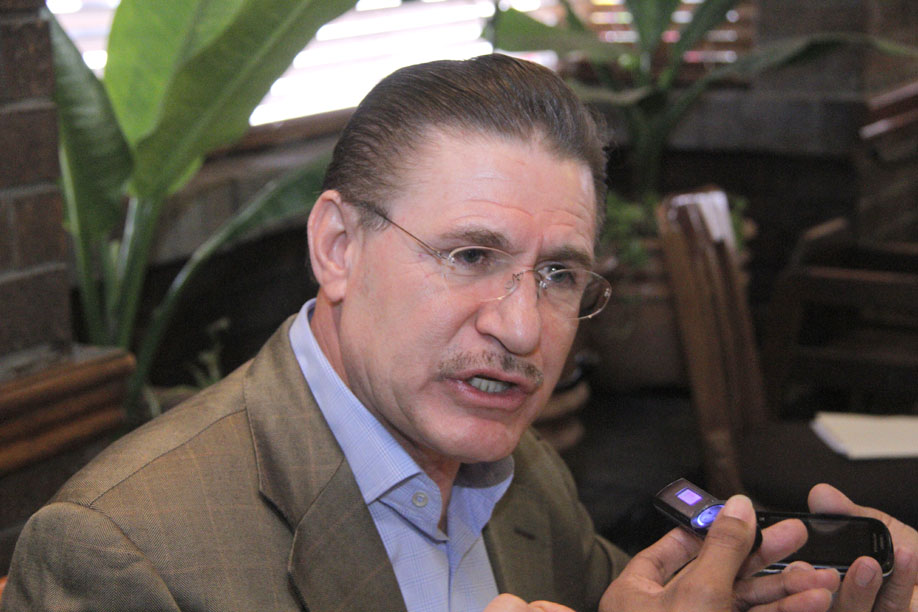 José Rosas Aispuro viajó a la Ciudad de México a gestionar más recursos para el sector salud. (Archivo)