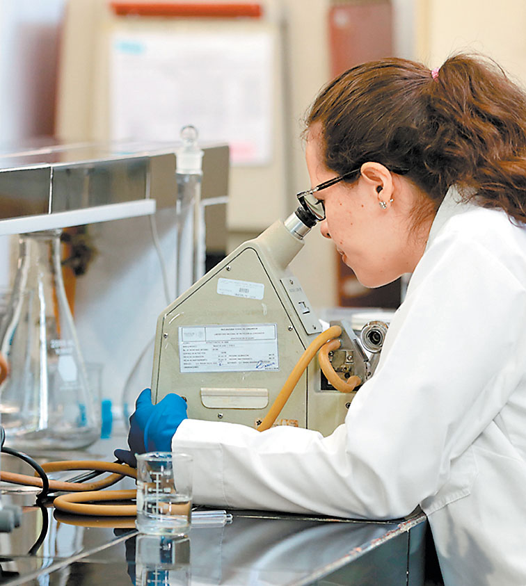 El proceso incluye material de laboratorio. (Jesús Quintanar)