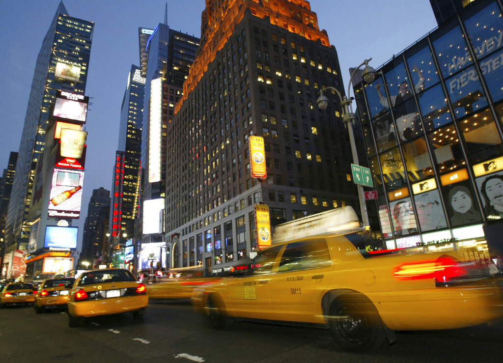 Times Square, una zona teatral y comercial sumamente popular entre los turistas, ha sido blanco de ataques. AP