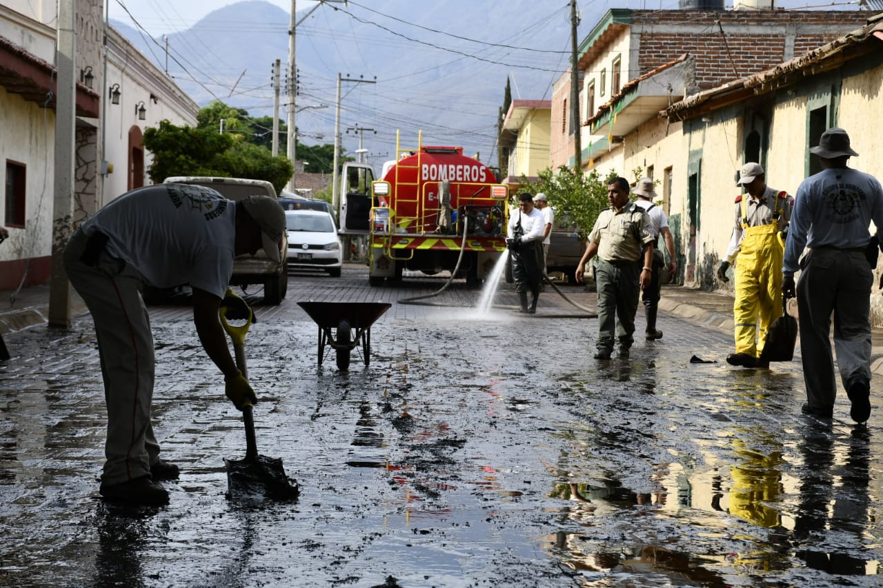 Casi completa el saneamiento de San Gabriel tras desbordamiento (Cortesía).