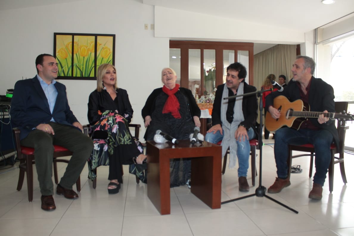 Mocedades celebra a los adultos mayores (Alfonso Manzano)