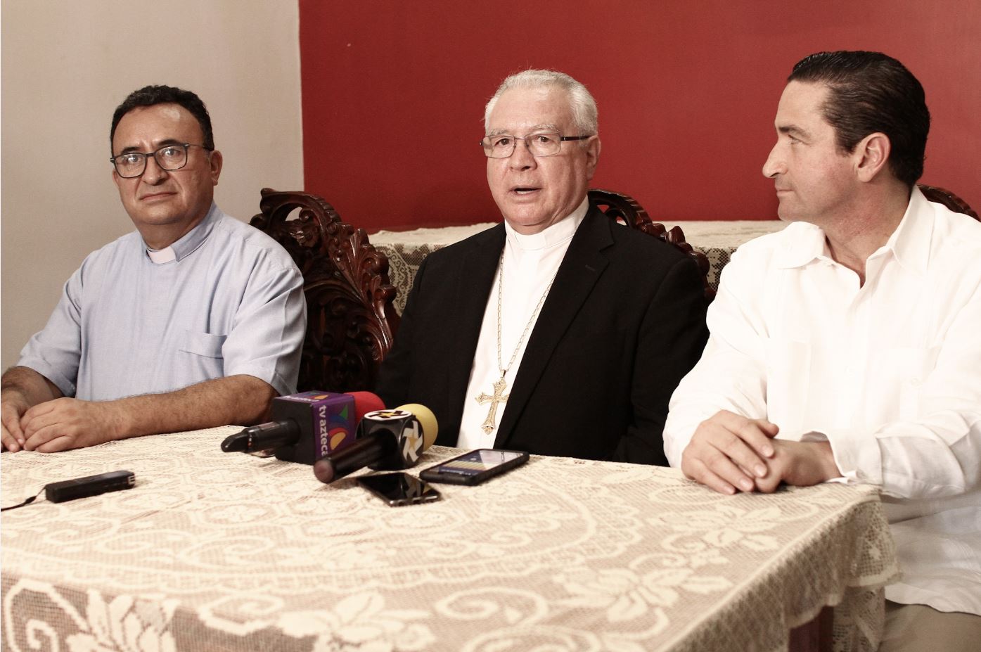 Cardenal en conferencia de prensa. (Franco González)