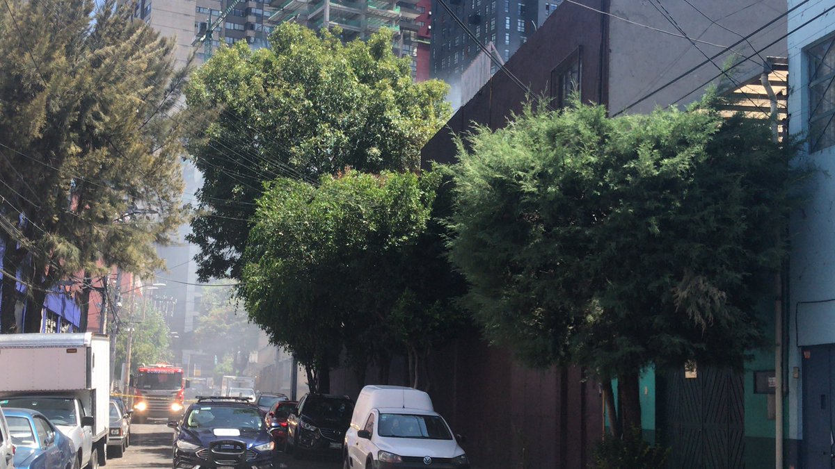 El incendio en la distribuidora de carnes en la Miguel Hidalgo. (Tomado de @LeinLozada)