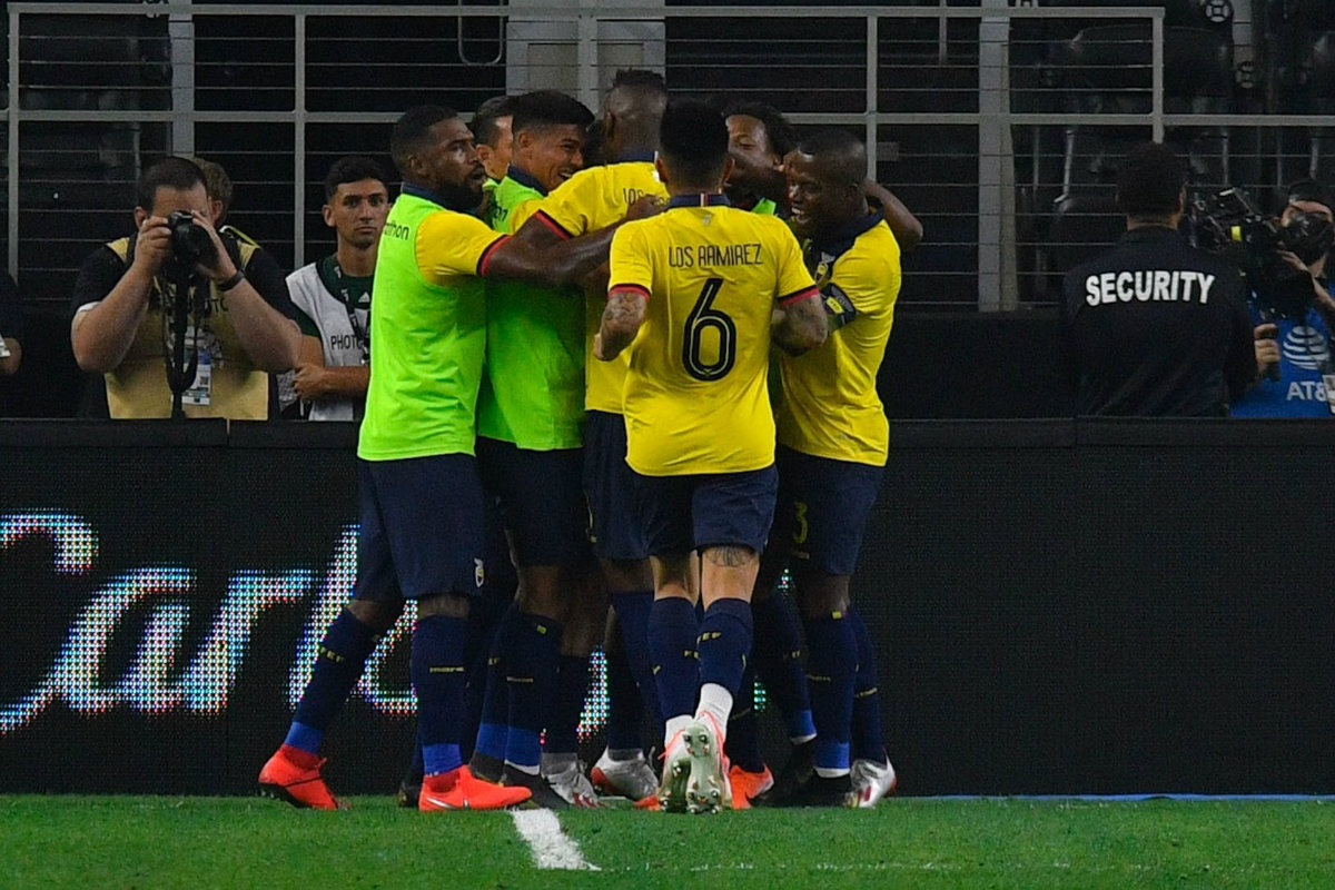 Jugadores de Ecuador en festejo durante duelo amistoso ante México (Imago7)