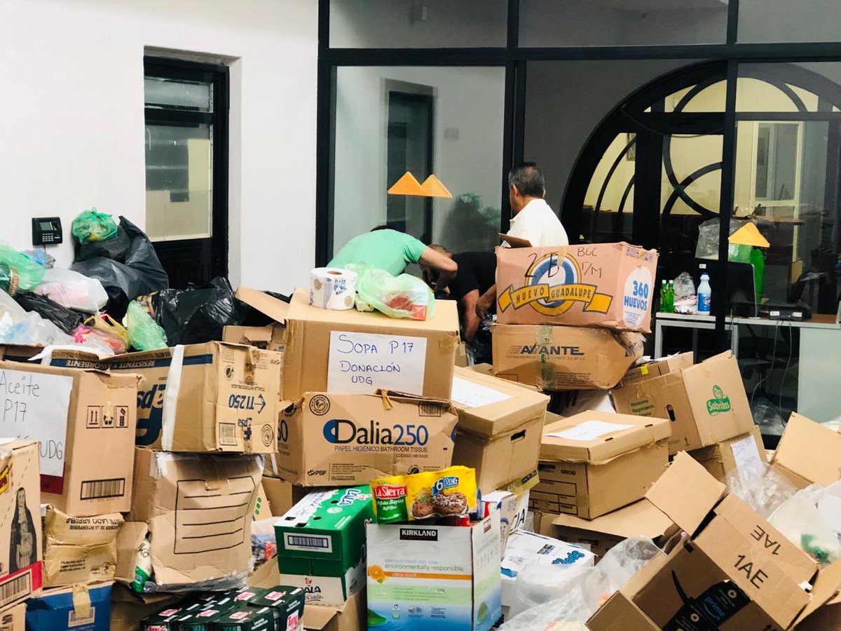 UdeG recaudo alrededor de 17 toneladas de víveres. (Twitter @udg_oficial)