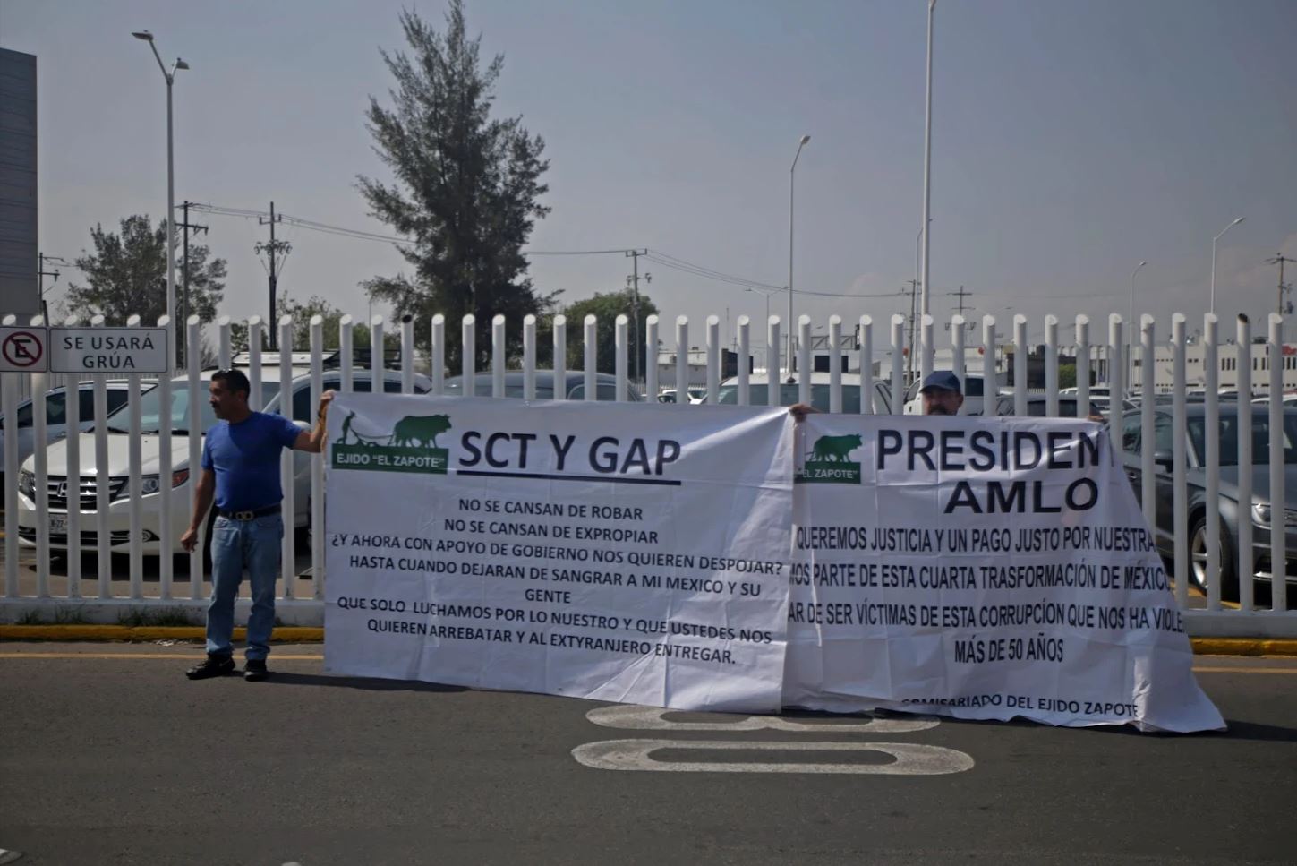 Ejidatarios protestan en el aeropuerto internacional de Guadalajara. (Fernando Carranza)
