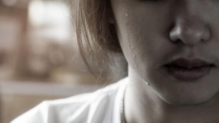 Mujer llorando.