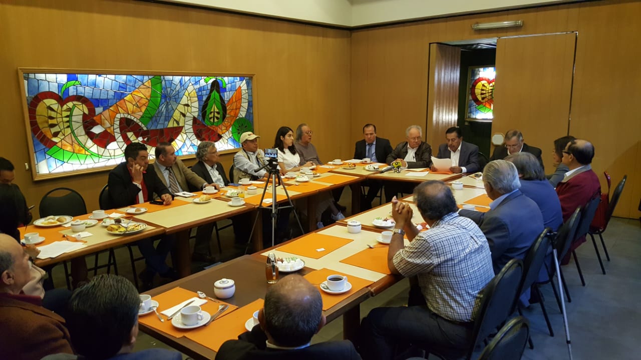 Los docentes pidieron la intervención del Presidente, de la SEP y de la Segob. (Alma Paola Wong)