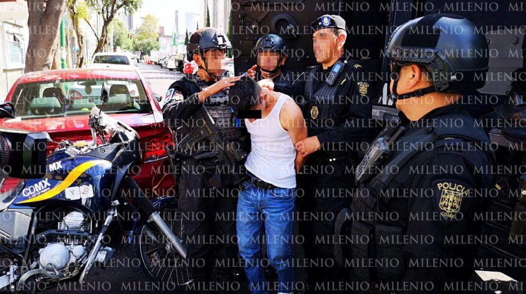 Dos integrantes de la Unión Tepito fueron detenidos por extorsionar a un comerciante. (Gabriel Ortega)