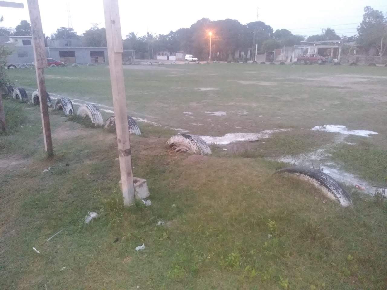 Jóvenes que practicaban deporte en el campo fueron atacados por abejas (Foto/Sandra Sosa)