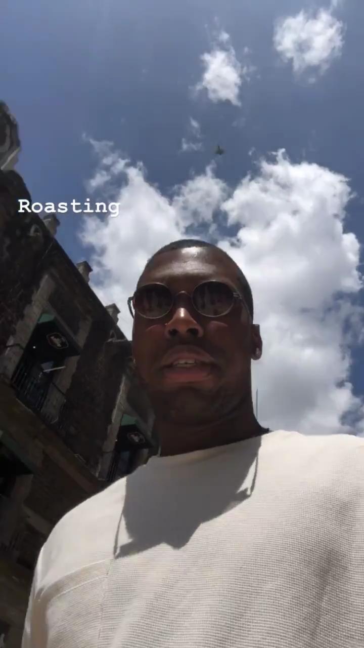Daniel Sturridge pasea por la calle de Madero en la Ciudad de México (Instagram @danielsturridge)