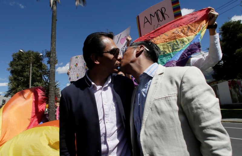 Ecuador únicamente reconocía el matrimonio heterosexual y como un elemento de menor protección la unión de hecho. (AP)