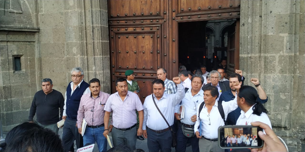 Líderes de la CNTE tras la reunión con el Presidente (Alma Paola Wong)
