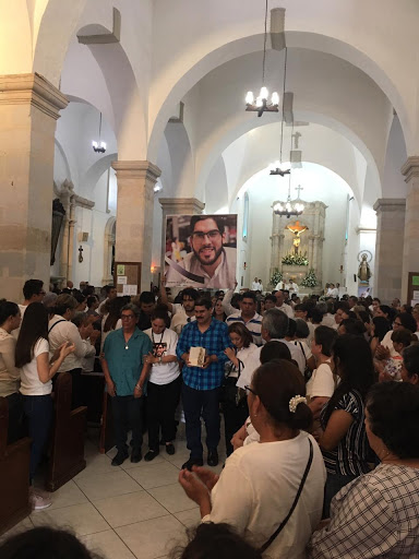 Miles de personas despiden los restos de Norberto Ronquillo.